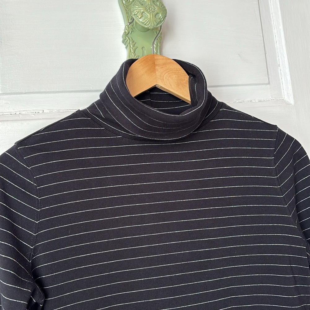 LIZ CLAIBORNE BLACK & SILVER STRIPED TURTLENECK